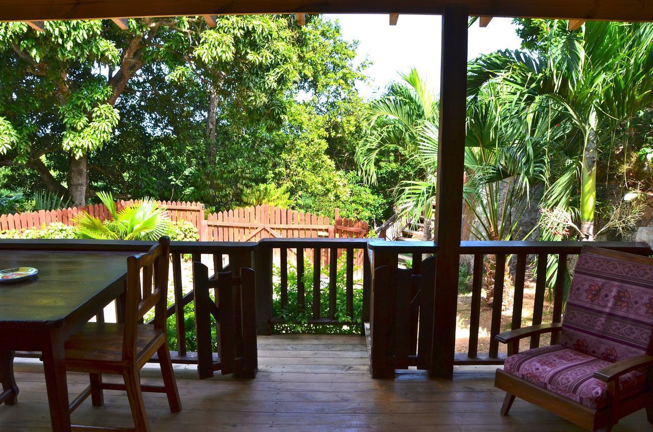 Kaz Ladouceur Acomodação com café da manhã La Digue Exterior foto