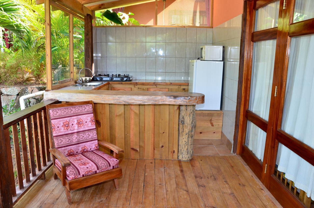 Kaz Ladouceur Acomodação com café da manhã La Digue Exterior foto